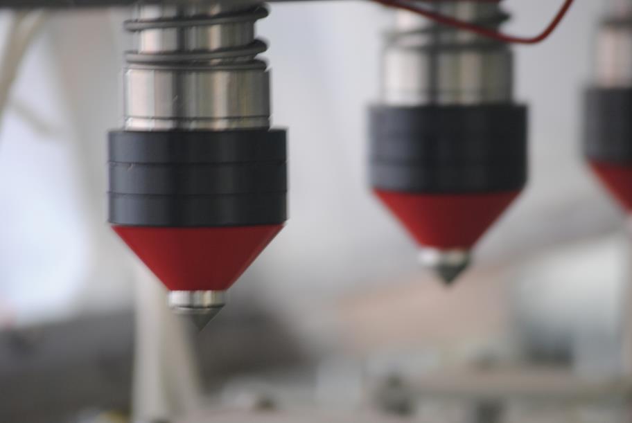 We assess and design liquid filling equipment, as well as all the relative auxiliary equipment, enabling us to offer complete automated line solutions.
