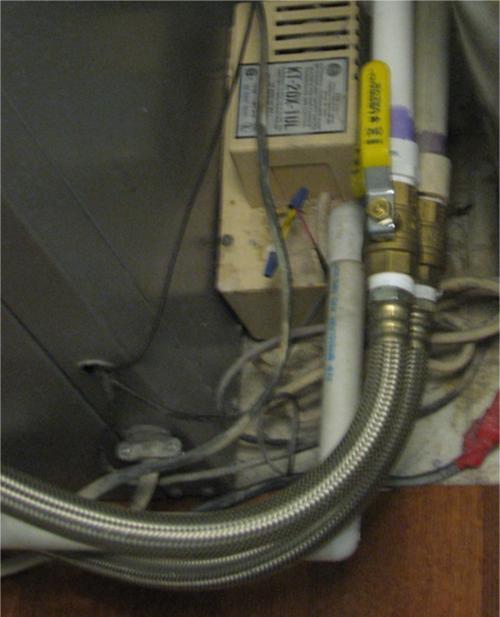 If these valves do not work or are not present there is no quick way to stop flooding if the hoses break or are disconnected. Hoses that connect the loop to the heat pump.