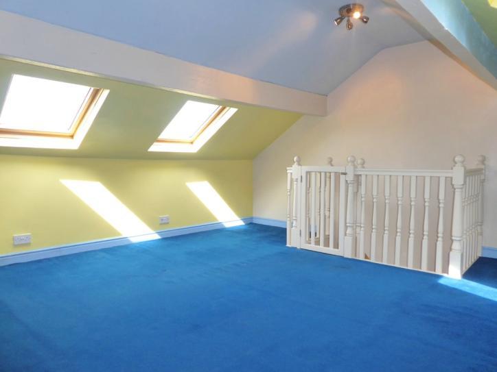 Light and power (not tested). Co-ordinating light and bright neutral decor. Moulded skirting boards.