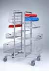 The trolley offers numerous possibilities for modular arrangement. Designed with 1 hooks for a capacity of eight (8) accessories and shelves in the central compartment.