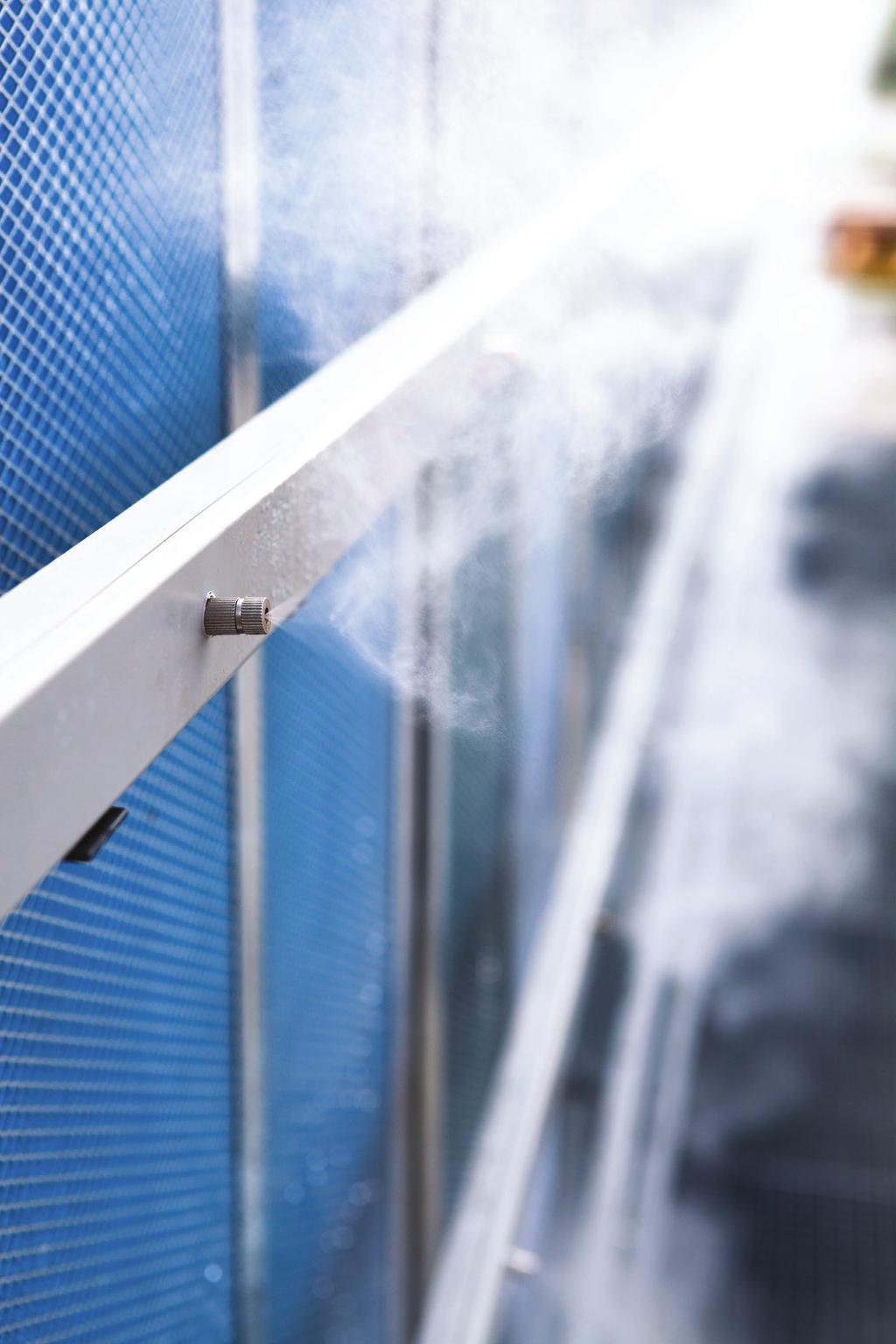 UV INCREASED DURABILITY By using the SMART COOLING adiabatic precooling panel system, the cleanness of the heat emission radiators is maintained, thus ensuring low exit temperatures and reduced