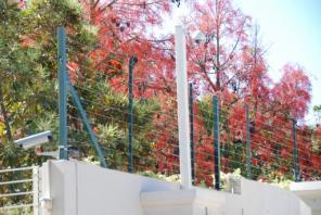 D-Hybrid Electric/Electronic Fence A Taut wire system as the one described above, that is also an electrified