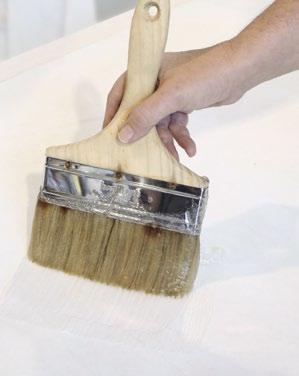 Lay out the wallpaper on the table or work surface and measure the length of the first strip by adding about 16cm. Eg.