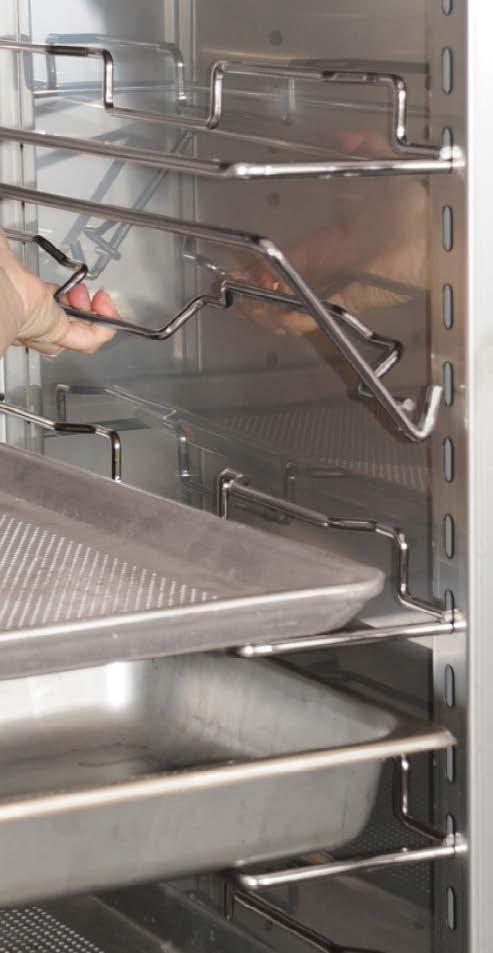 CABINET COMPONENTS TRANSPORTING HOT FOODS Your cabinet is equipped with a positive transportation latch to assure safety during transportation.