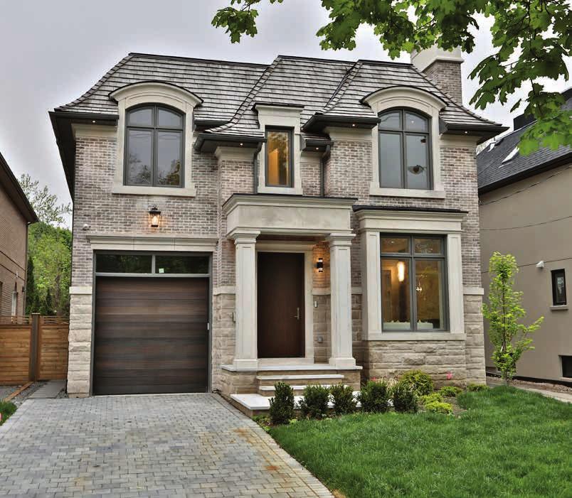 44 DOUGLAS CRESCENT Seamlessly blending modern and traditional elements 44 Douglas Crescent is a spectacular custom-built home in desirable Governor's Bridge.
