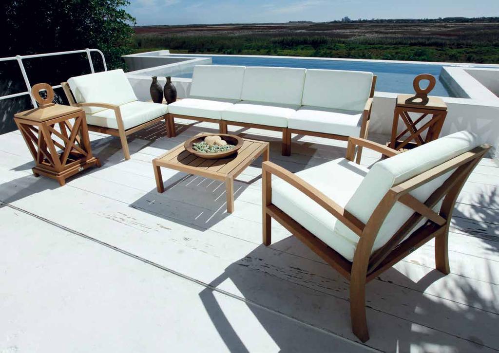 SANDCASTLE SANDCASTLE With its characteristically clean lines, the Sandcastle range is a completely modular sofa set.