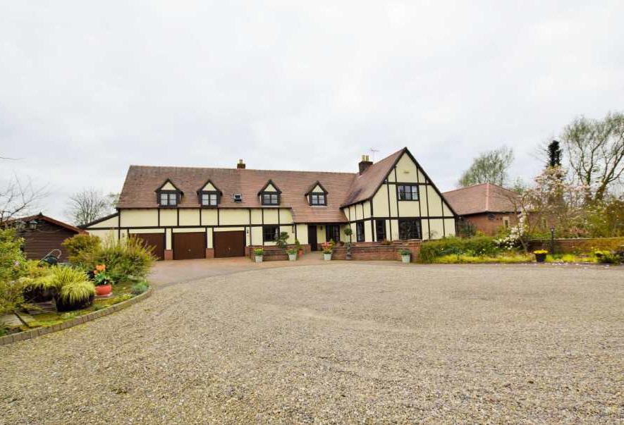 Grantchester, Stewton Lane, Louth, LN11 8SB Large Family Residence Sought After