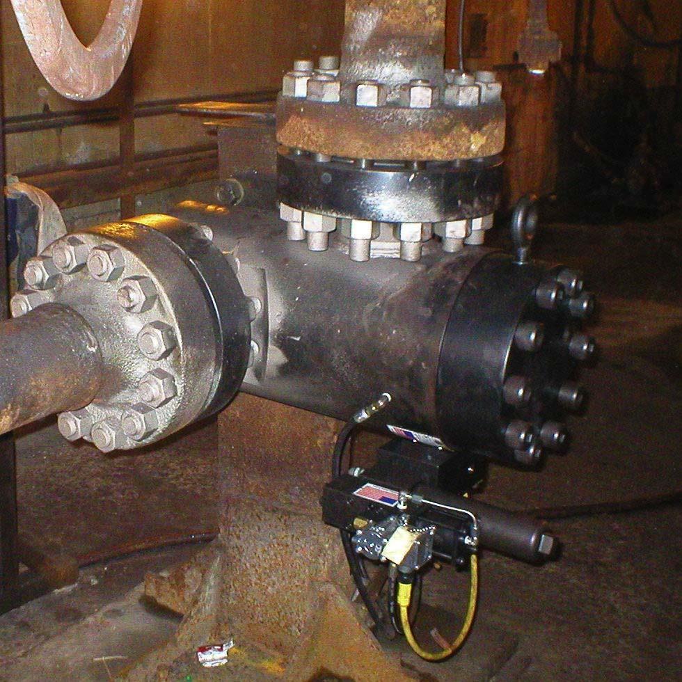 Typical Installation 6 Descale Valve The valve pictured below is a DIN 125, 2 Way, Normally Closed, Descale Valve with 6, 1500 # flanges. Flange orientation is 90 degrees offset left.