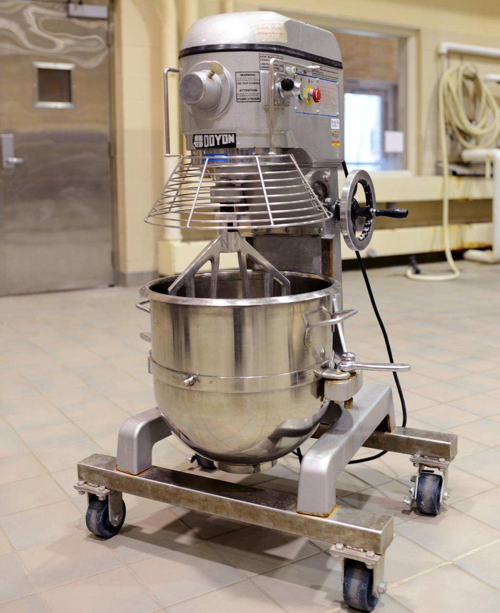 STANDARD OPERATING PROCEDURE Mixer, Planetary Food Model: SM-402-NA Manufacturer: Doyon Incorporated Location: Wet Processing Pilot Plant, 1091 Food Sciences Building Publication Date: 03/26/2014