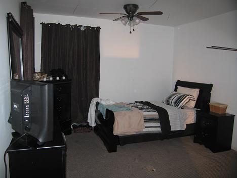 Firefighter Exposure to Smoke Particulates P. 4-8 Figure 4-4: Photograph of the furnished bedroom interior.