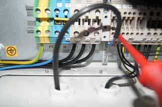 CABLES AND ELECTROFYING - Before starting any cable work, make sure that the motor unit 16A or 32A main power cord is plugged off from
