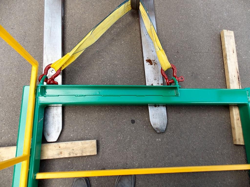 The lifting bar is near the top of the ladder and has 2 lifting lugs attached with the strap. Fig 1 Insert the forks about 24 under the lifting bar at equal width of the lifting lugs.