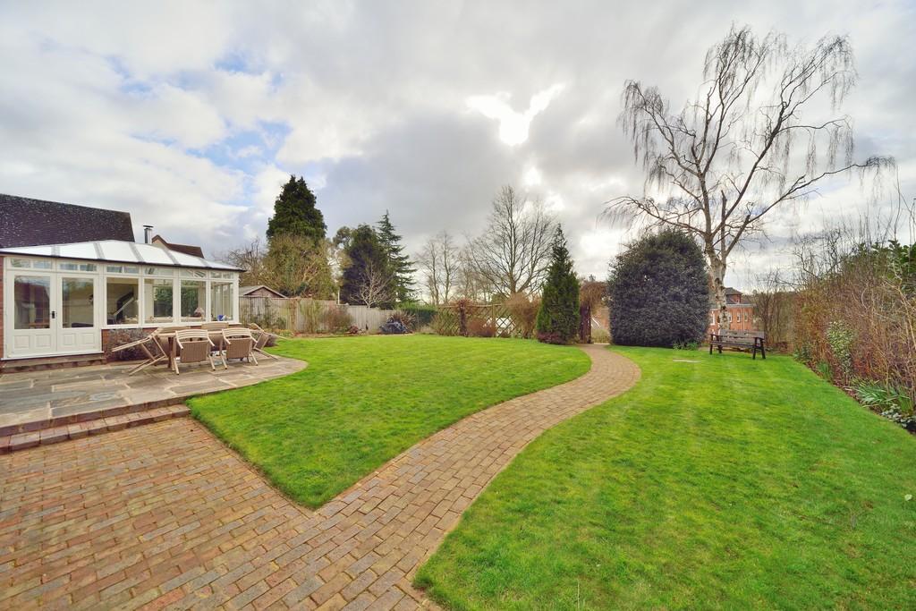 OUTSIDE APPROACH The property is approached from Manor Road, via a block paviour driveway with two five bar gates to a gravelled forecourt parking area, leading to the three bay green oak garage barn.