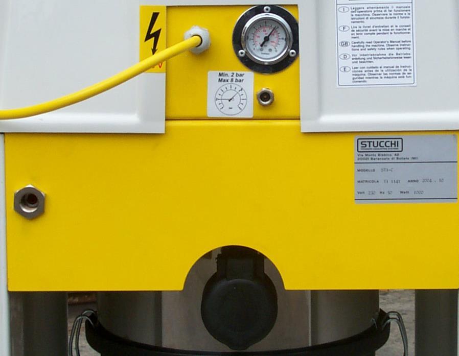 A series of castor wheels, appropriately sized and positioned, allow the whole system to be moved. FILTERING UNIT Located inside the machine structure, it filters the previously extracted air.