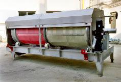 SLUDGE TREATMENT THICKENING ROTOTIK Mechanical rotating sludge thickener, capable to thicken the sludge up to a concentration of 10-12%. The construction is entirely in stainless steel.