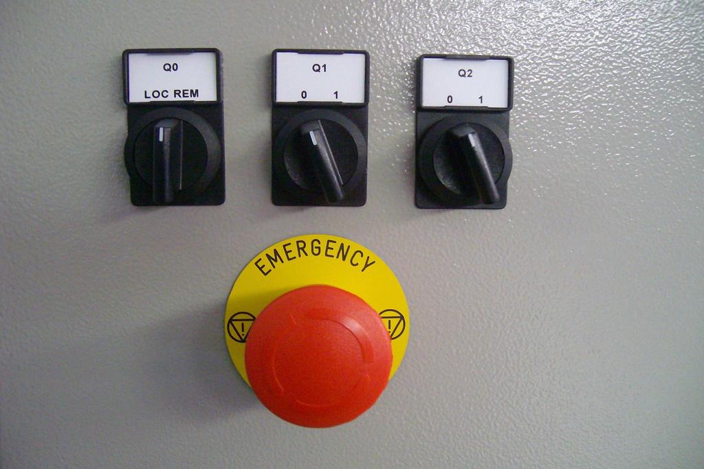 - 5 - Figure 2, Operation Commands Unit On/Off Switch #2 Compressor On/Off Switch #1 Compressor