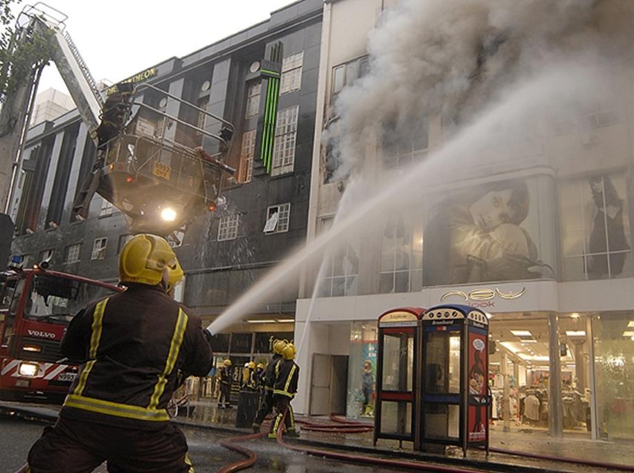 Legislation and standards Retail store, Oxford Street No Risk Assessment Inadequate staff training No Fire Alarm