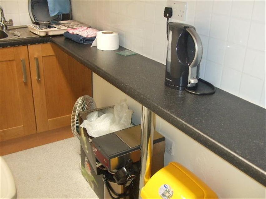 Building 27 kitchen area: Cordless kettle provided for