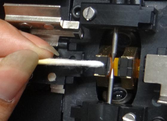 Figure 5.2 5.1.2. Cleaning fiber presser foot The dust accumulated on the fiber press foot will cause the pressure instability and affect the quality of fusion.