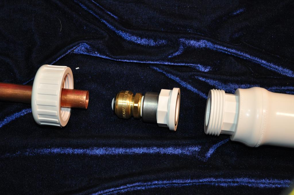 Threaded Nut ê SharkBite Connector ê é Copper Water Pipeline O-Ringé House Unit é House Unit Assembly 3. Your purchase includes the House Unit with attached fittings on either side.