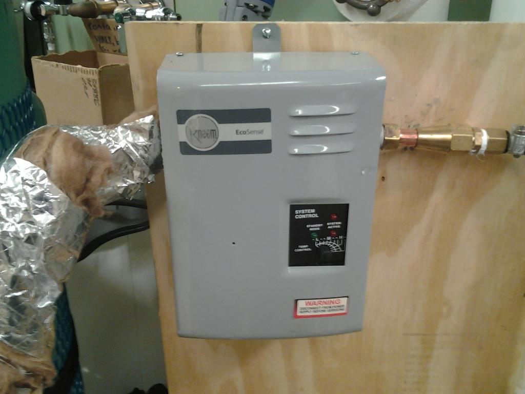 Heater Adjustable temperature knob Figure 3-2: Rheem Tankless 13 kw Electric Water Heater In order to supply this electric power we used