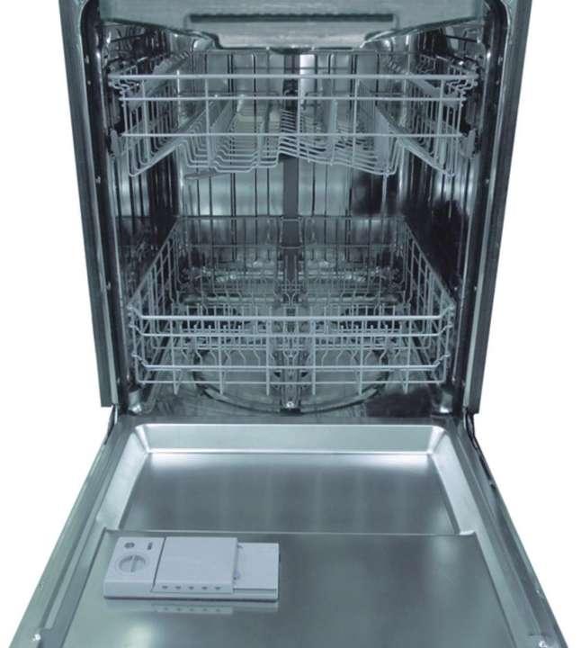 Features of your new dishwasher Specification Capacity Dimension Power Supply Rated power usage Water Feed Pressure 14 place settings 23.8 x 25.2 x 33.