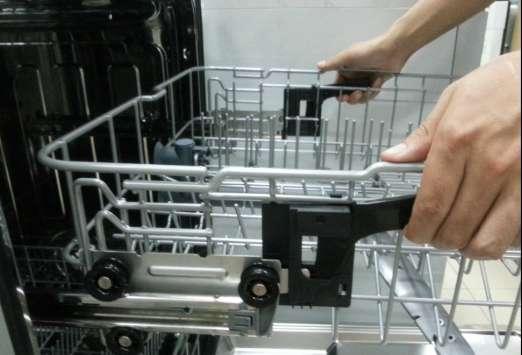 2. Up press the handle to lower the rack Scrape away large pieces of food, bones, pits, toothpicks, etc.