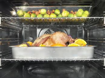 Two sets of fully-extendible sliding rails make it easier and safer when loading the oven and taking out hot dishes.