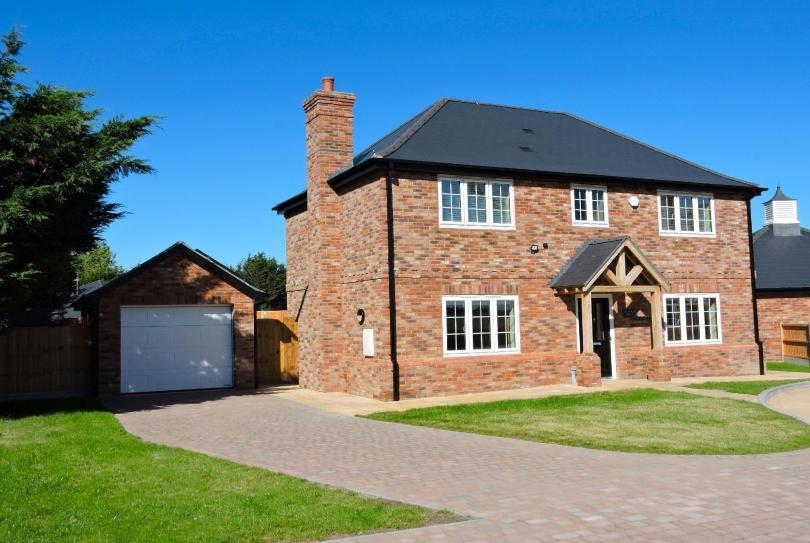 4 bedroom detached in an exclusive close of 3 properties close