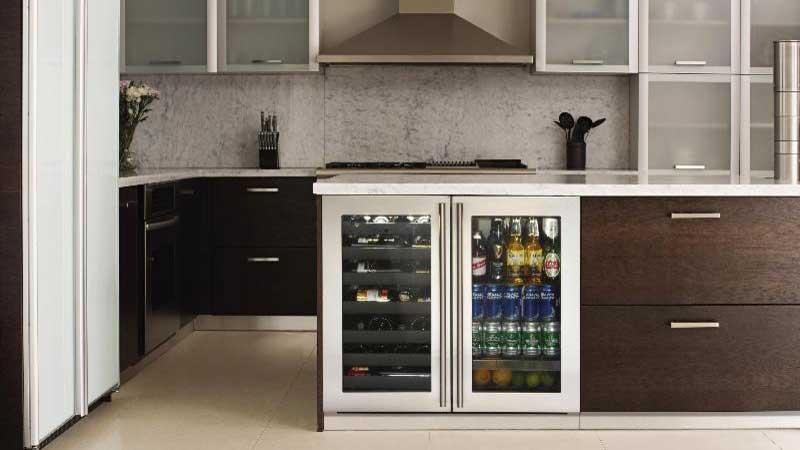 20 BEVERAGE CENTERS Beverage centers offer the ability to store wine,