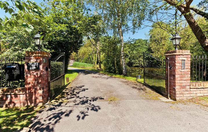 Situation Oldfield Farm is in a secluded position, situated behind electric wrought iron gates.