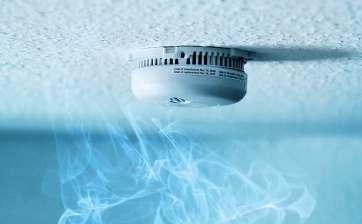 The smoke detector sends a signal to the Fibaro System Central Unit, informing it of the threat of fire in your house.