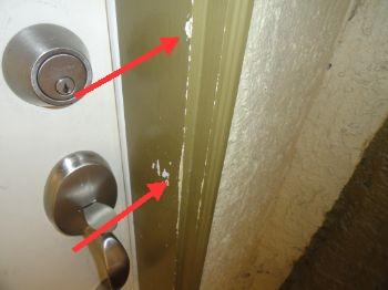 The front entrance door trim finish was cosmetically damaged. Minor paint scratches were noted.