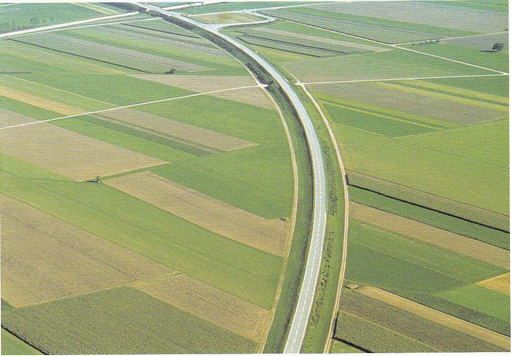 L. c. supports infrastructure development Large-scale construction measures such as roads cause: Source: Information of the Ministry for Food and Rural Area Baden-Württemberg Fragmentation of fauna