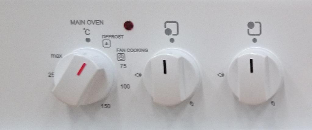 User Instructions Using the main oven Using the Main Fan Oven Turn the Main Oven knob clockwise and align the marker on the control knob with the required temperature ( C) Main oven Defrost only Oven