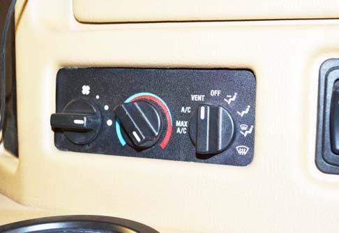 WARNING Battery Boost Switch (Located on dash) -Typical View If chassis battery is discharged, press and hold while turning ignition key for emergency starting power.