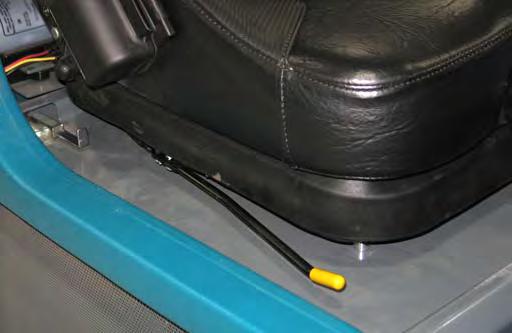 Reguliavimo pagal svorį rankenėle nustatomas operatoriaus sėdynės kietumas.