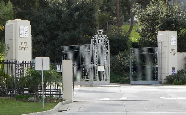 Forest Lawn Memorial Park, Hollywood Hills is part of the Southern California chain of cemeteries/mortuaries founded by Hubert Eaton. Established in 1948, the park features an American history theme.
