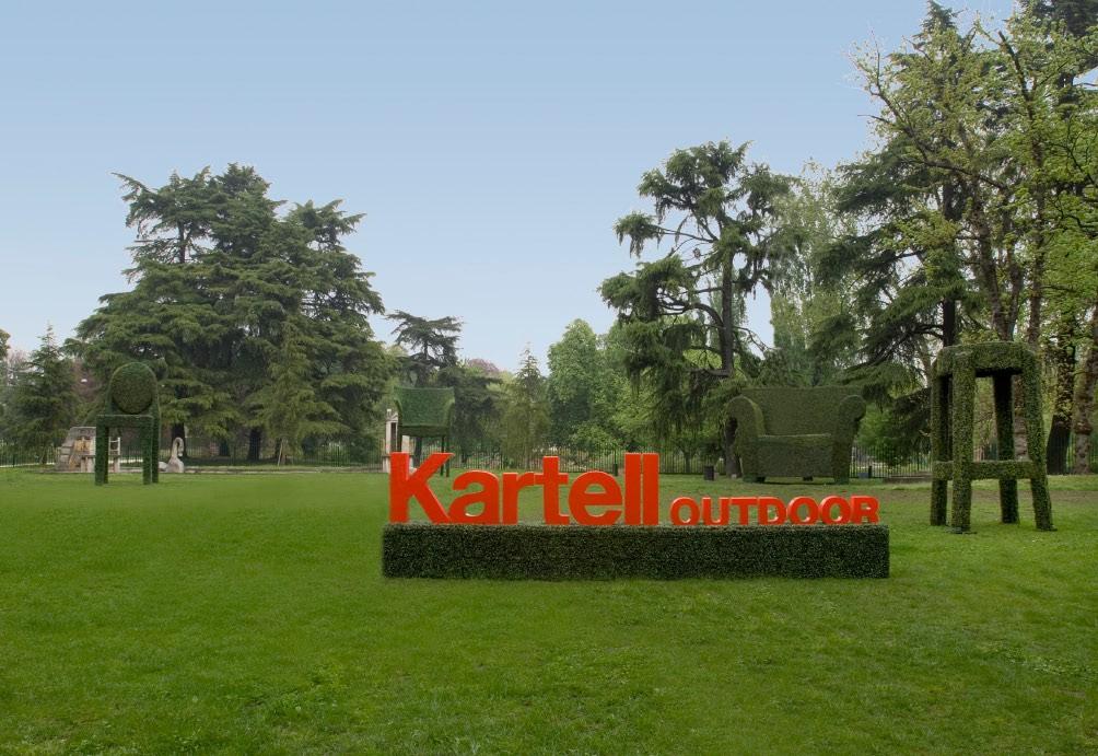 KARTELL OUTDOOR COLLECTION AT THE GIANTS GARDEN On preview in the Triennale Gardens The Kartell product range, adaptable for use in gardens, on terraces, around swimming pools and in outdoor areas of