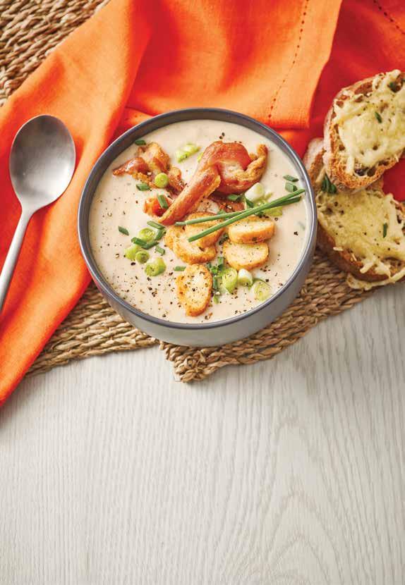 ONION, BACON AND CREAM SOUP INGREDIENTS TO SERVE 4 PEOPLE 100 g bacon 300 g onion 30 g butter 1 L hot water 2 cubes of chicken stock 150 ml heavy cream 50 g Cheddar cheese (or other hard cheese) 10