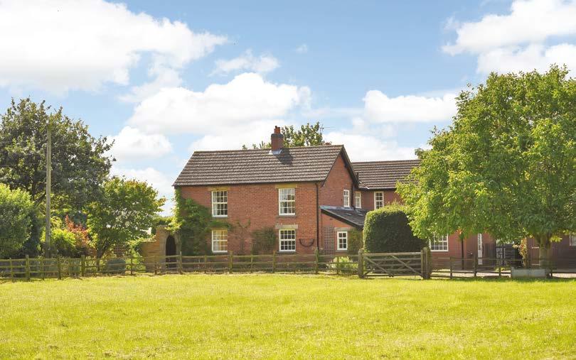 Long Dog House, East Road, Sleaford Sleaford - 1 mile Grantham - 14 miles (Kings Cross 70 minutes) Lincoln -18 miles Situated in a rural location yet within close proximity to the market town of