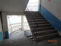 30 Apr 2014 Handrails are provided on both sides of each stairway. Intermediate handrails are provided when the stair width exceeds 2.2 m (87 in.). Handrails are not mounted lower than 760 mm (30 in.