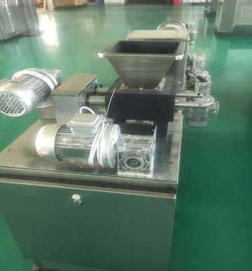 1.3.1 Operation Panel Introduction Introduction to the Switches on the Operation Control Box 1 2 3 4 5 6 EXTRUDER SCREW EXTRUDER ROLLER L1 QF KM TYPE AND NAME 7 OF THE MACHINE L 24V TOUCH SCREEN