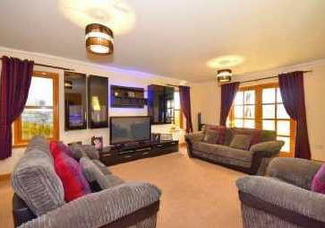 9 Lodge Lane is a wonderfully presented split level detached property built by Tulloch Homes to their Alder design and enjoys breath-taking panoramic views of the Cairngorm Mountains.
