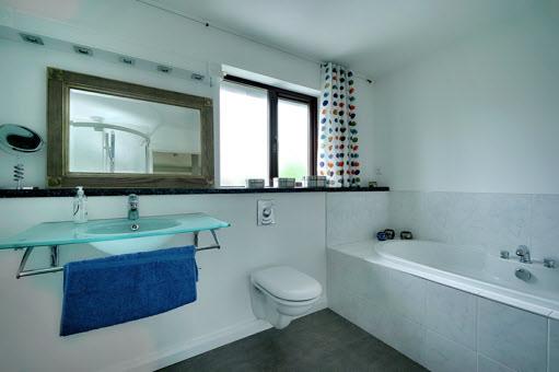 basin, separate fully tiled shower cubicle with Hansgrohe shower unit, heated towel rail, extractor fan.