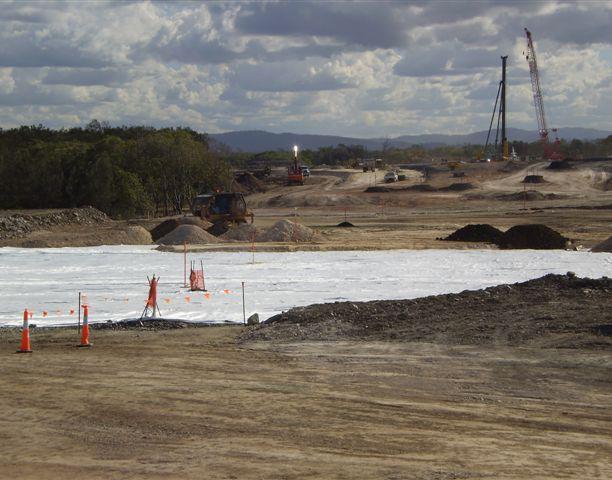 Australian Company // Global Expertise Woven Polyester High Strength Geotextile ACETex the proven choice for: SOIL REINFORCEMENT IN APPLICATIONS OF: n Embankment