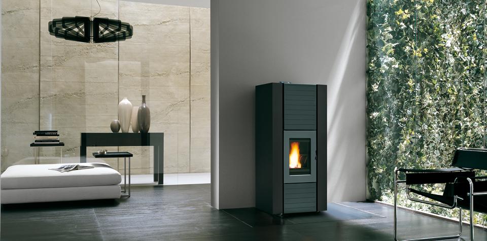 Martina AVAILABLE FOR 10kw, 13kw, 15kw, 18kw Specifications and standard fittings: sealed stove that draws its combustion air from outdoors combustion Dynamic Control structure in painted steel with