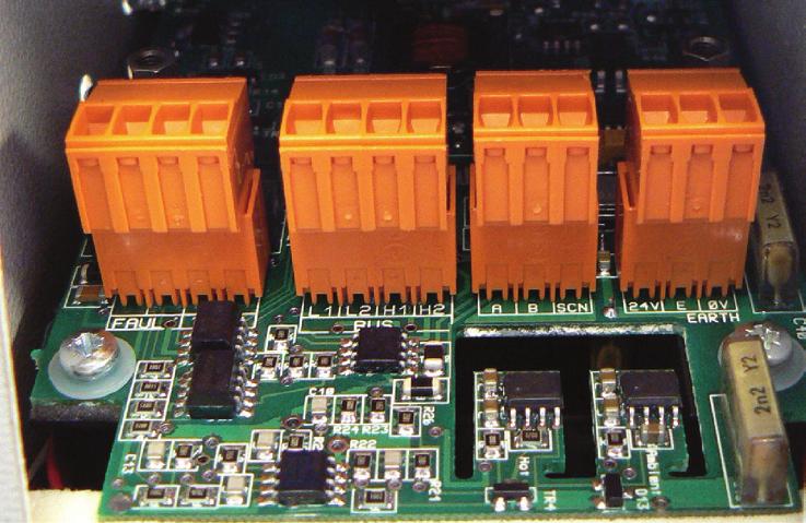 2.2 Detector terminal block connections 3 4 5 2 1 1. FAULT relay contacts (Open = FAULT) 2. FIRE relay contacts (Closed = FIRE) 3.