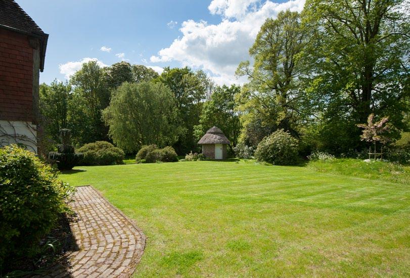 Stream Farm Dern Lane, Chiddingly, East Sussex, BN8 6HG An historic and beautifully presented Grade II Sussex farmhouse lying in a tranquil rural setting with superb equestrian facilities.