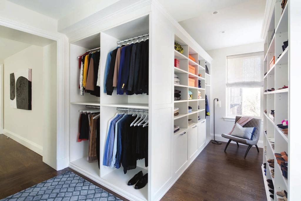 WALK-IN CLOSET FOR THE MODERNIST Flowing from one room into the next, this clean-cut design is characterized by its openness.